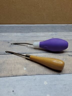 Boye Purple Latch Hook Tool - Wooden Handle Latch Hook Tool  Set of 2